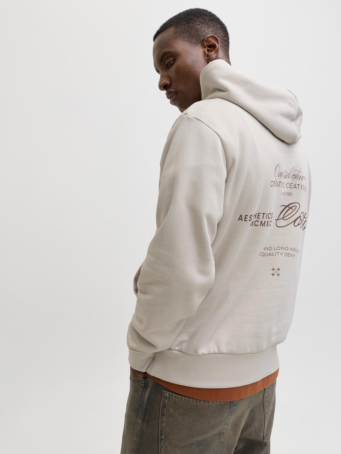 model_shot-creative